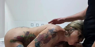 I invited a blonde on the beach to visit my apartment and I ended up fucking her pussy without a condom