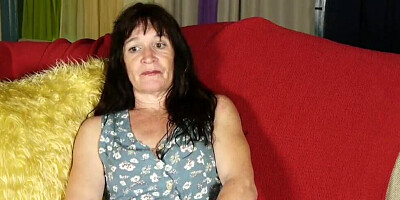 Naughty granny gets naked for her horny fans on webcam