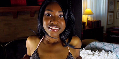 Ashton Devine rubs her twat in front of the cam