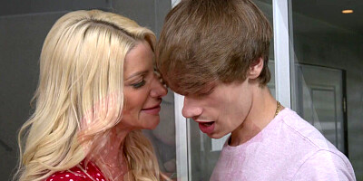 Cougar Brittany Andrews gets more than just groceries delivered from big cock delivery guy