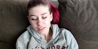 A quickie on the couch in 4K (with extreme closeup little white pussy)