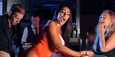 Beth Bennett, Ava Koxxx & Danny D enjoy in shag