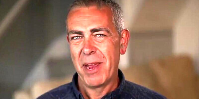 Those couples are showing their naked bodies in this kinky show