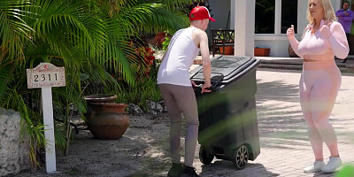 Lila Lovely - Parkouring Her Pussy