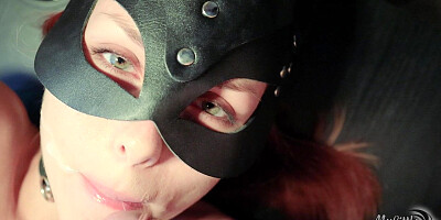 Amateur woman wears a black mask while sucking off her partner