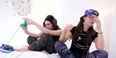Banging Family - Lesbian Step-Sisters Fortnite Fucking