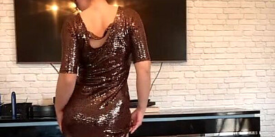 Joi STREAP TEASE Faucettes je te rends la bite bien dur pour que tu me BAISE et m'ENCULE en DIRTY