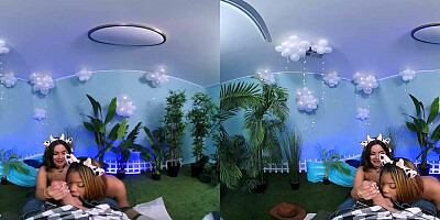 Numi Zarah & Nia Nacci share dude's prick in a VR