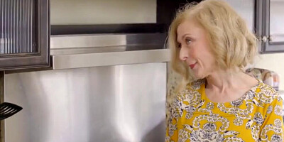 That 70s Ho Cumming On Mrs. Kitty 's Cookies S3:E1 (Mrs Kitty)