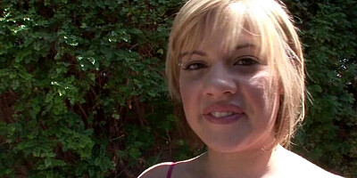 Chubby teen Haileey James invites her stepdad to visit her anus