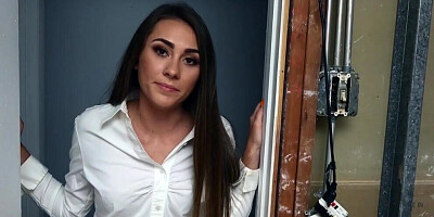 Mackenzie Mace starts this hardcore scene with a nice blowjob