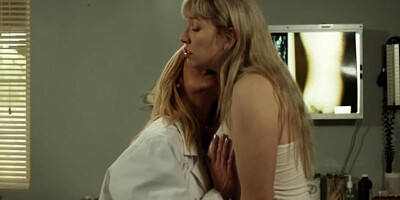 Cougar doctor went down on her blonde patient and licked her cunny