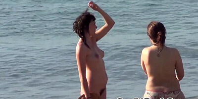 Shaved Pussy Mature Milf Legs Spread At The Beach Spycam Voy