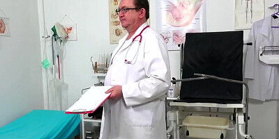 Kinky gynecologist Tim Wetman examines old vaginas