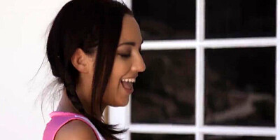 Amara Romani is sucking mate's BBC and wraps her puss around it