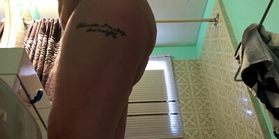 My Sister in Law Shows me her Pussy on Hidden Cam. GREAT MILF ASS