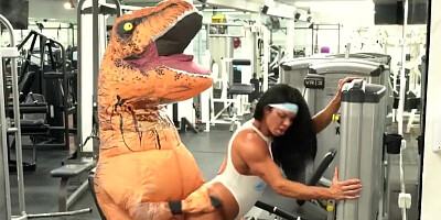 Camsoda - Hot milf stepmom fucked by trex in real gym sex
