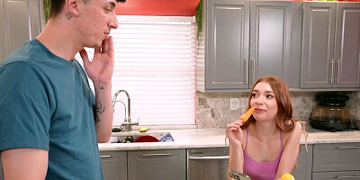 Jessica Marie Utilizes Stepbro's Dick for Rehydration -S29:E12