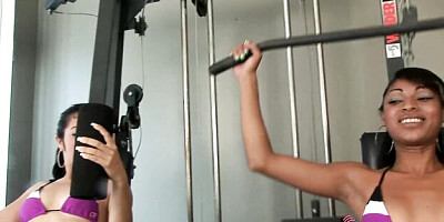 2 Girls Please featuring Andrea Kelly's blowjob xxx