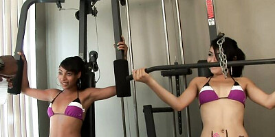 2 Girls Please featuring Andrea Kelly's blowjob xxx