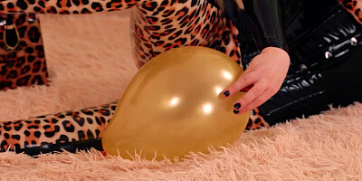 MILF Arya Grander wears tight latex and shakes that big ass