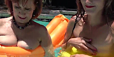 Playful mature ladies are rubbing their cunts by the pool