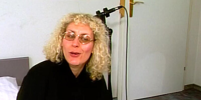 Der Dildo in der Haarigen Fotze drinne