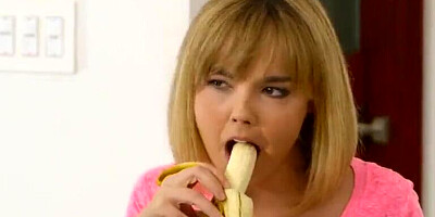 RealityKings - Naughty stepdaughter Dillion Harper sucks cock