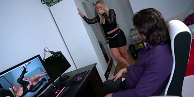 Jerk off to my porn and fuck me