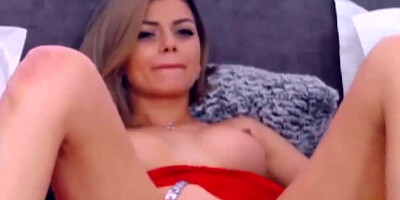 Stunning Babe Loves to Finger Fuck her Pussy