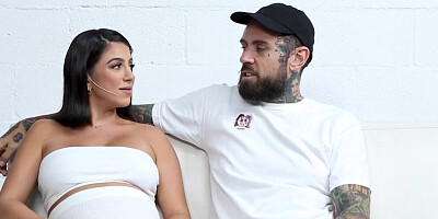 Two lovely babes are sharing tattooed fella's hard prick in 3some