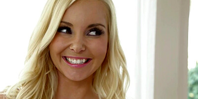 Deep Throat Of Horny Blonde