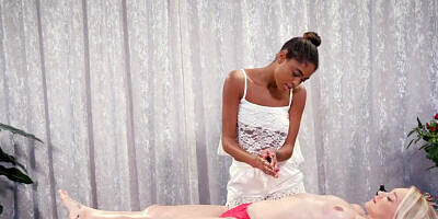 Not a normal massage, Luna Corazon and Marilyn Sugar