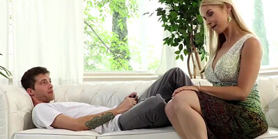 Sarah Vandella Sexual Chores With Stepmom