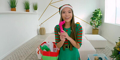 Tiny Asian gal celebrates Christmas on BF's fuckstick