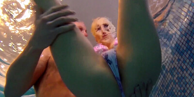 Blanche, Leny Evil are fucking in the swimming pool