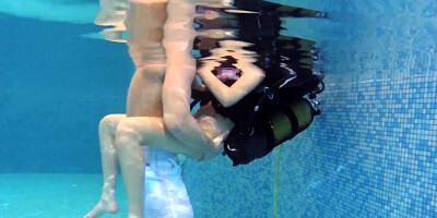Blanche, Leny Evil are fucking in the swimming pool