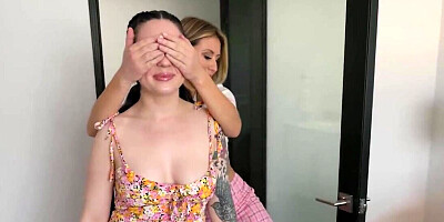 Kinky thick MILF having oral sex with a teen dyke