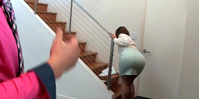 Big ass realtor accepts extra comission on top of the sale