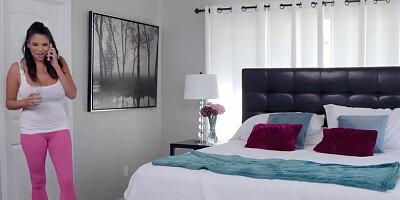 Creeper peeper jordi finally fucks his stepmom