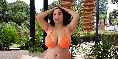 Chubby Latina is flashing her boobs in front of the cam