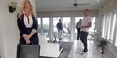 Full-bosomed MILF Janna Hicks is jumping on Sean Lawless