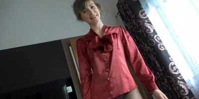 Mama sieht in ihren Nylons einfach zu geil aus