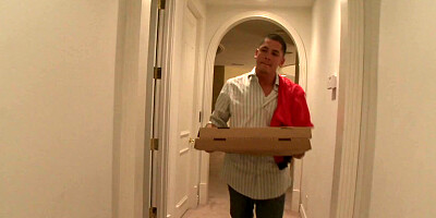 Pizza delivery dude receives the best oral sex instead of money