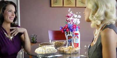 Pussy Pie! Busty Puma Swede & MILF Veronica Avluv