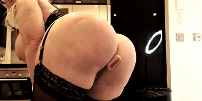 Big round juicy ass – anal dildo orgasm