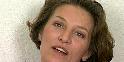 Auf der Pornocouch erst mal richtig gefickt