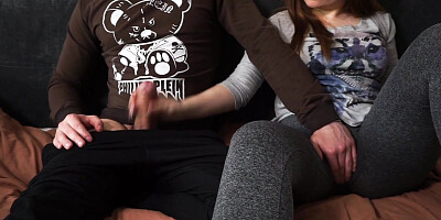 I ASK MY STEPSISTER HELP ME CUM WHILE I WATCHING THREESOME BLOWJOB
