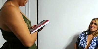 Two chubby MILFs are making out in this lesbian video