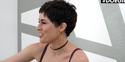 Short-haired MILF Olive Glass is playing with a sex toy